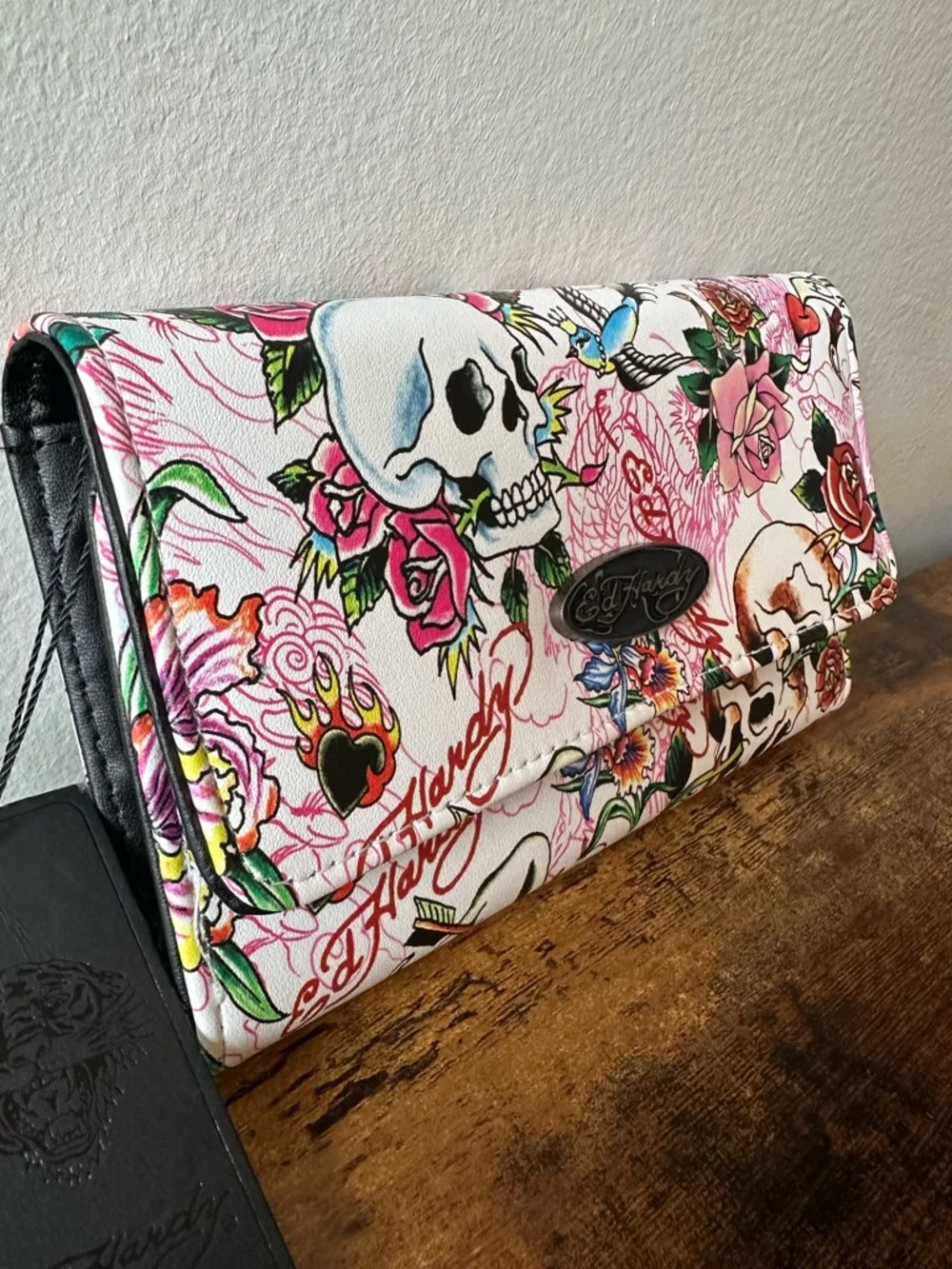 Ed Hardy White & Pink Tattoo-Inspired Skeleton Women’s Long Wallet Fold Out NWT - Picture 3 of 6
